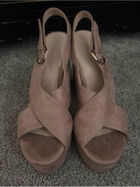 Limelight Women's Taupe Crisscross Suede Slingback Wedges
